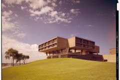 Milwaukee Art Museum (originally Milwaukee War Memorial), Milwaukee, Wisconsin, 1952-57. Exterior